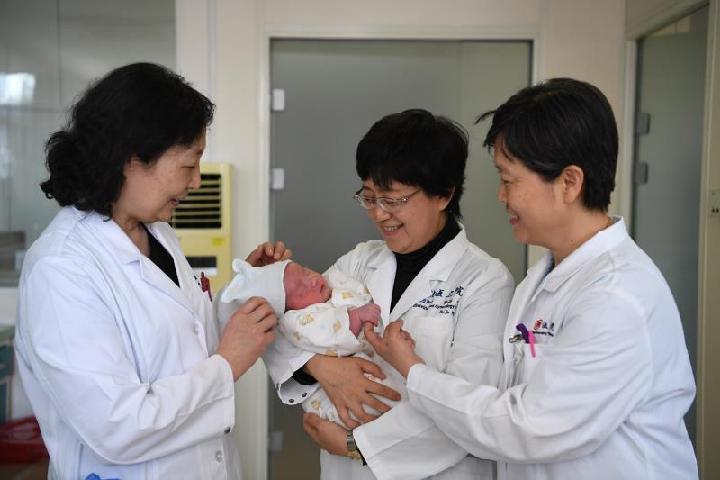 别曲解女性生育年龄极限!46岁女性未绝经也能怀孕